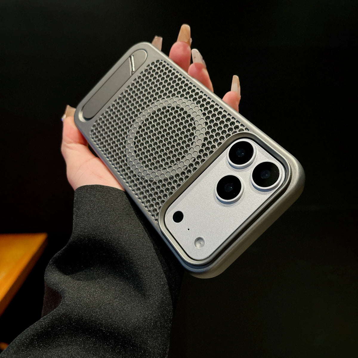 Heat Dissipation Mesh Case For iPhone 18 Pro Max 17 Pro Magnetic Case For iPhone 16 18 Pro Max 16 17 Pro Breathable Holder Cover