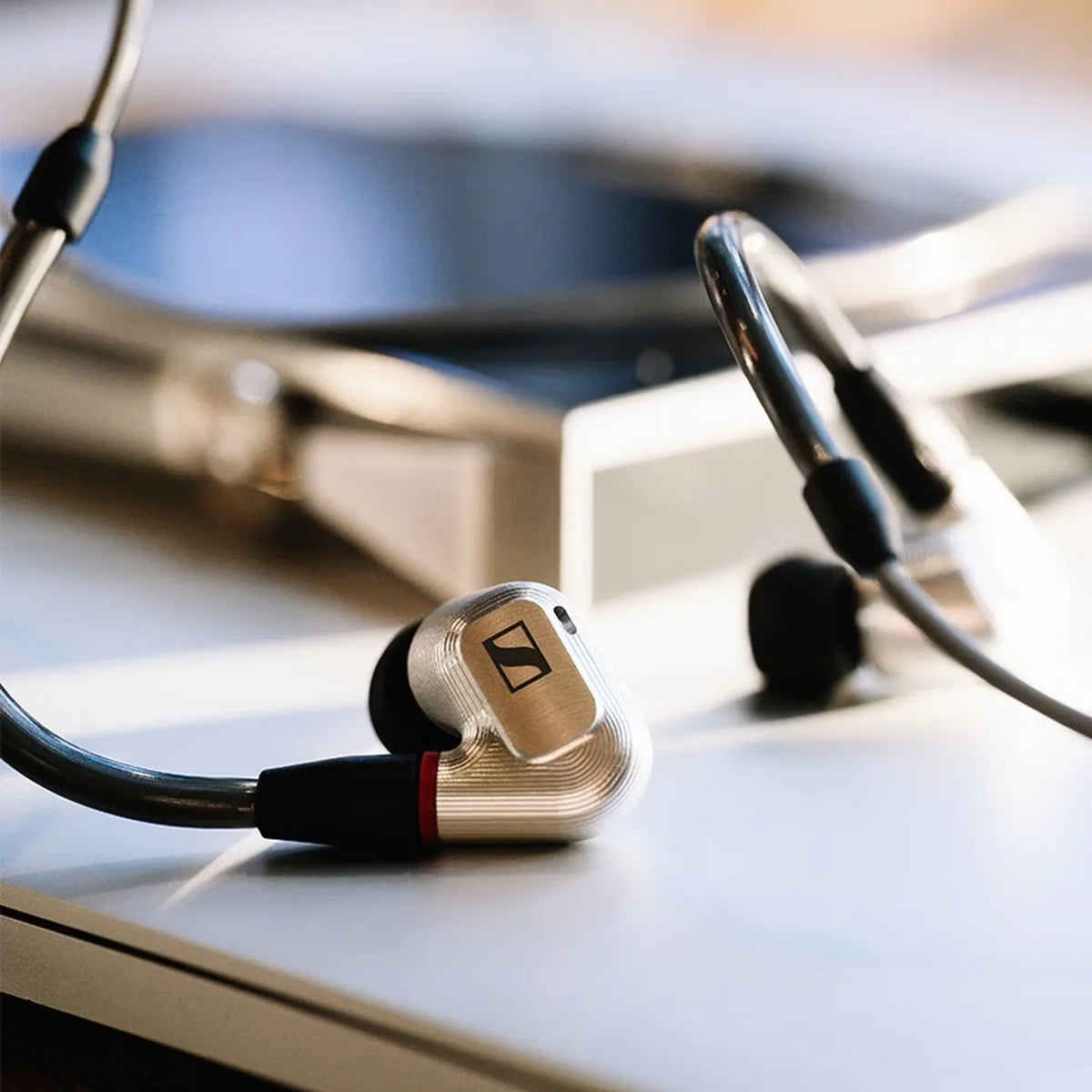 Sennheiser IE900 HiFi in Ear Monitor Earphones MMCX Detachable Cable Noise Isolation for Audiophile Studio Live Stage IE 900